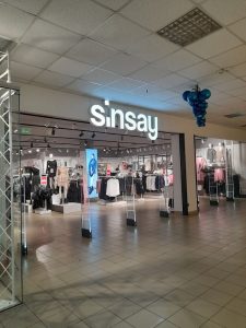 Магазин одягу Sinsay на Героїв Майдану, 71 Чернівці 6