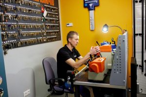 Магазин Світ Замків на Комарова, 10 Чернівці 7