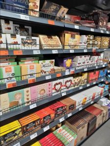 Супермаркет АТБ на Комарова, 1 Чернівці 12
