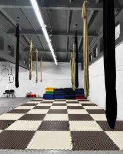 Школа повітряної гімнастики Moonlight air school Чернівці 17