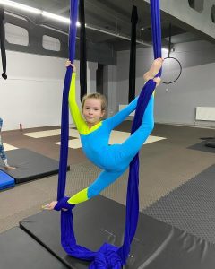 Школа повітряної гімнастики Moonlight air school Чернівці 12