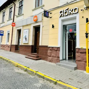 Магазин Ябко на Соборна площа, 1 Чернівці 4