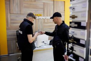 Магазин Світ Замків на Комарова, 10 Чернівці 10