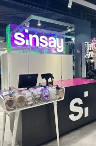 Магазин одягу Сінсей (Sinsay) на Під Дубом, 7Б Львів 1