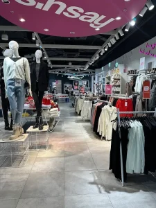 Магазин одягу Сінсей (Sinsay) на Під Дубом, 7Б Львів 13